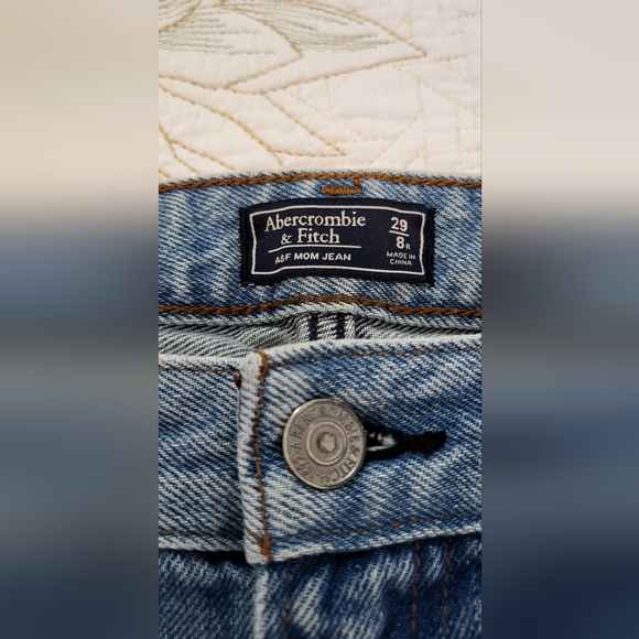 Abercrombie jeans A&F Mom jean size 29/8r - Picture 4 of 5